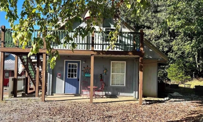 Grand Rivers Apartamento | The Funky Little Shack at Grand Rivers - Pet friendly! Wi-fi, smart TV!