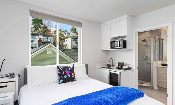 East Queen Anne Casa | The Futuristic Hoverboard Sweet Suite