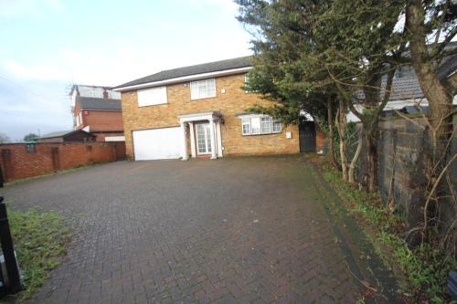 Hillingdon Casa | The Gable House