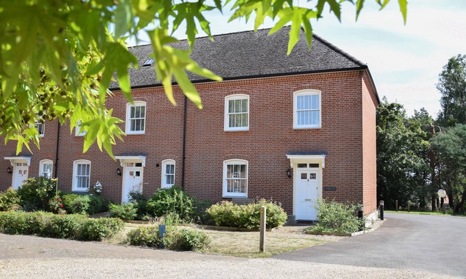 Blythburgh Cabaña | THE GALLERY, BLYTHBURGH, family friendly, with pool in Southwold