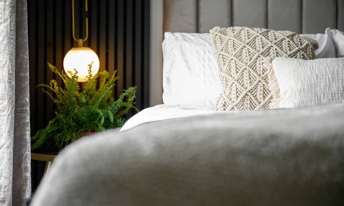 Bolton Casa | The Gallery House - Modern 2BR Stay - Sleeps 5