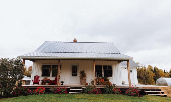 Stoney Creek Casa | The Galloway House