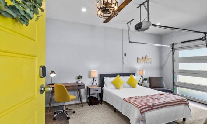 Downtown Apartamento | The Garage Oasis~Walkable~Pets~Downtown~Unique!