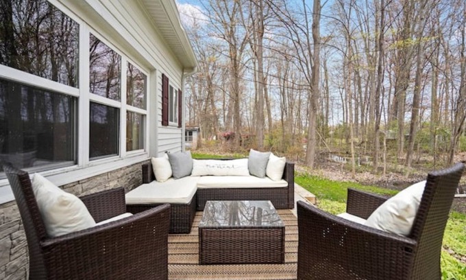 Pigeon Casa | The Garage - Renovated - Caseville Beach - Golf - Kayak - Hike