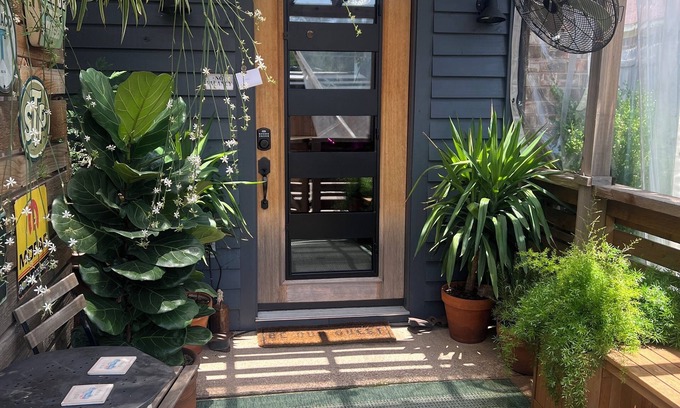 Plano Apartamento | The Garage Suite – Eclectic Chic Studio in the Heart of Plano