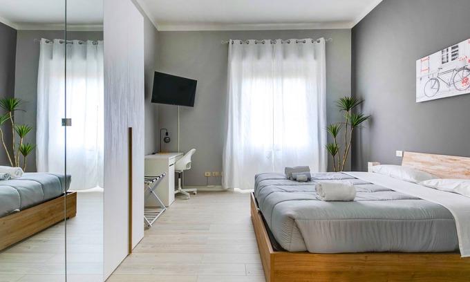 Reggio nell'Emilia Apartamento | ⭐️⭐️⭐️⭐️⭐️ THE GARDEN - Old Town - Free Parking + Wi-Fi
