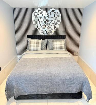 Luton Casa | The Garden Studio - Private, Modern, Cozy, Ensuite in a Quiet Area