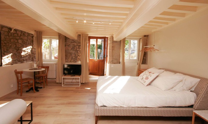 Saulieu Apartamento | La suite del jardín. Lujo, confort, calma y encanto.