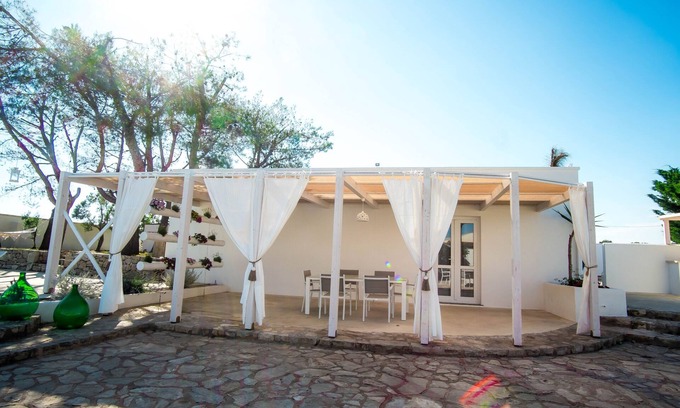 Ugento Villa | El frente villa de la piscina terranostra jardín en mini residencia en Salento