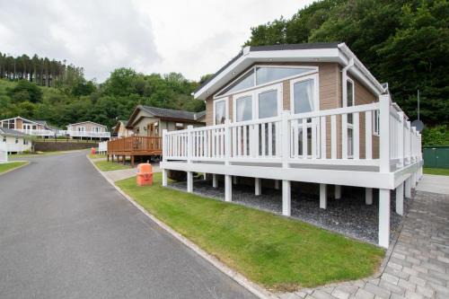 Wiseman's Bridge Casa | The Garnwen Lodge