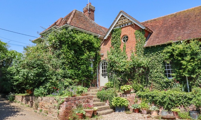 Colne Engaine Cabaña | THE GATE HOUSE, pet friendly, with open fire in Colne Engaine