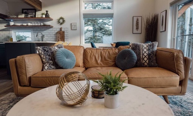 Issaquah Casa | The Gateway Getaway-peaceful with epic views