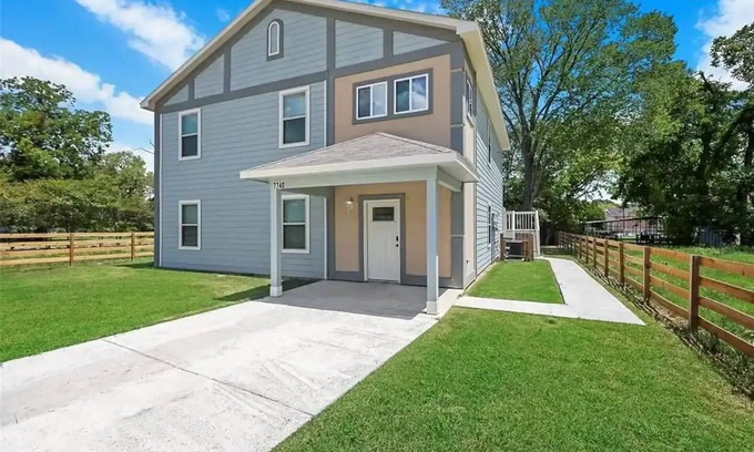 Northside Casa | The Gathering HTX: Spacious Retreat, Sleeps 16, 6 BR, Near Downtown w/Parking
