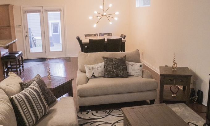 Near Eastside Casa | The Gathering Place "Upscale! Walkable! 5-Bedroom 4 Bathroom Downtown Indy"