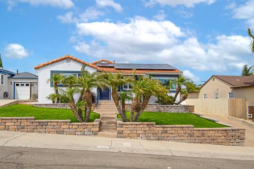 Loma Portal Casa | The Gathering Place - Guest Favorite with Huge Yard