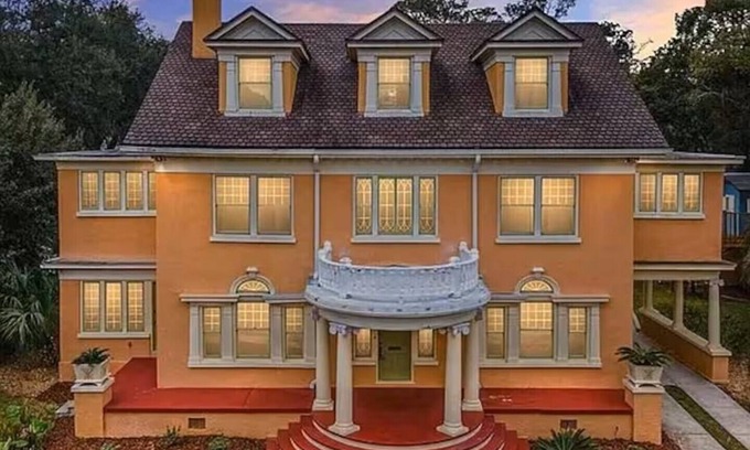 Duckpond Casa | The Gator Manor – 6 Bedrooms Walk to UF / Stadium