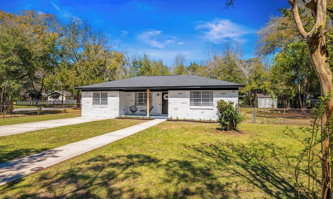 East Pensacola Heights Casa | The Gatsby. An Art Deco Retreat