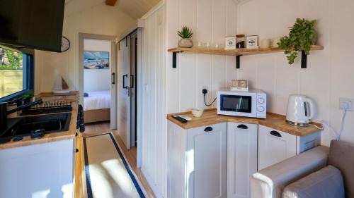Horley Chalet De Esquí | The Gatwick Cabin With Airport Parking Available
