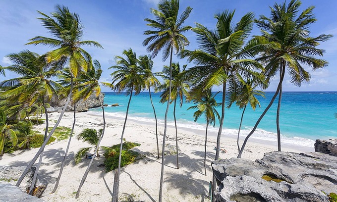 Apple Hall Casa | The Gem is Located a few Minutes Walk to the Gorgeous Bottom Bay Beach