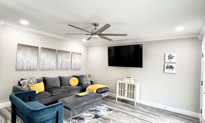 Ladson Apartamento | "The Gem" Stylish Fully Renovated 2 Bedroom 1 Bathroom Duplex
