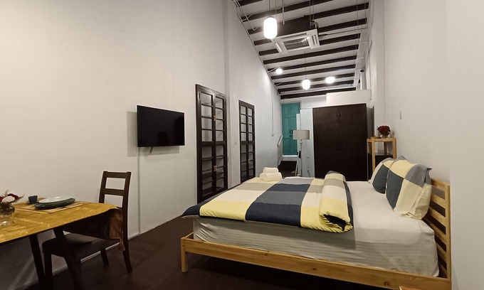Historic George Town Casa | The Georgetown Green Gates