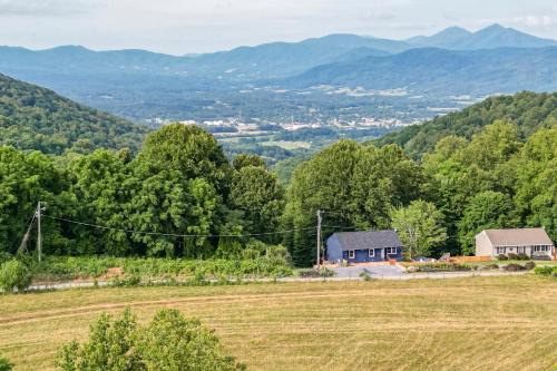 Burnt Chimney Casa | The Getaway Lodge in the Blue Ridge Mountains near Roanoke & Bedford