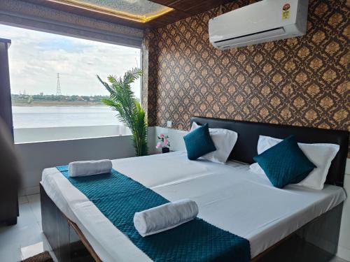 Varanasi Hotel | The Ghat House