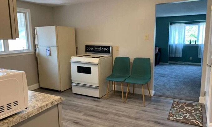 Niagara Falls Apartamento | The Gianna One Bedroom UPPER, close to Falls & Casino!