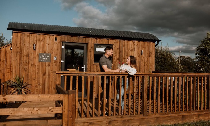 Guilsfield Cabina | The Ginger Nut - a shepherds hut with hot tub sleeping 2 guests