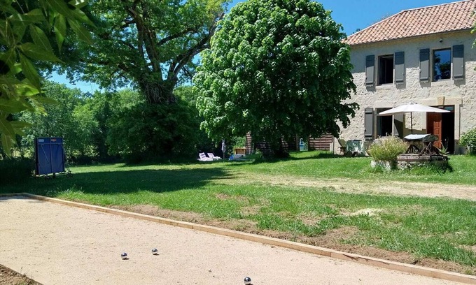 Montreal Casa | The Gîte Pouget is located 2km from the medieval village of Montréal du Gers.