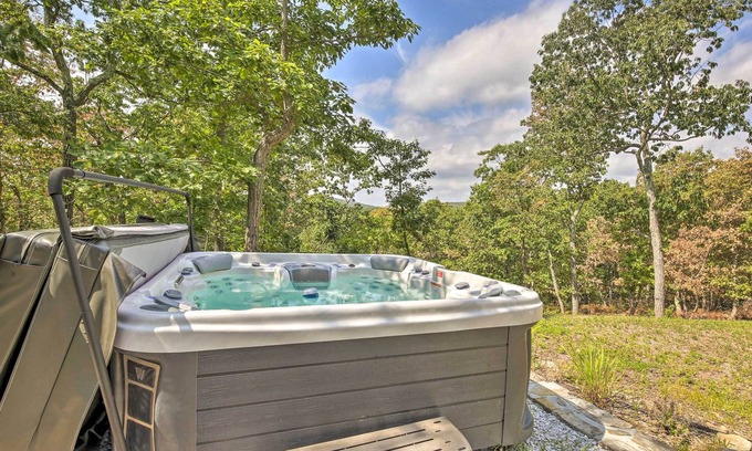 Garrison Cabaña | 'the Glabin: Garrison Gem w/ Deck & Fire Pit!