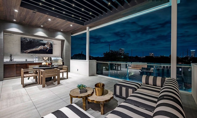 Hyde Park Casa | The Glass Haus · Modern Luxury · River Oaks · Rooftop Terrace · Elevator ⭐️⭐️⭐️⭐️⭐️