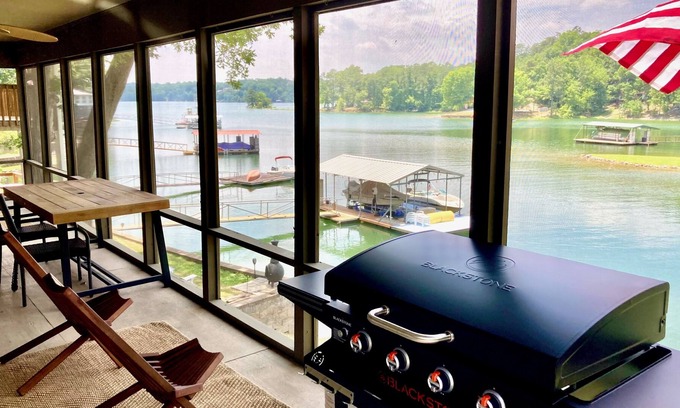Crane Hill Cabina | The Glennadair on Smith Lake