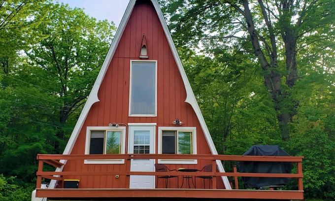 Campton Cabaña | The Gnome Home Cottage located near white mountain NH