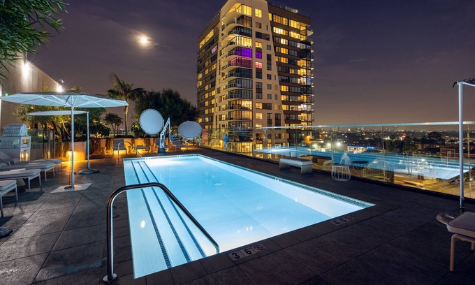 Hollywood Hotel | The Godfrey Hotel Hollywood