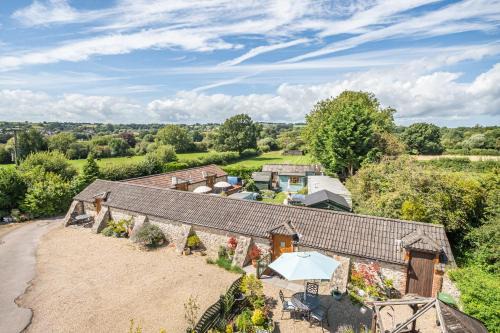 Tatworth Casa | The Golden Fleece