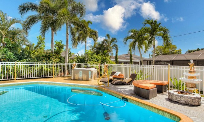 Trafalgar Villa | The Golden Palace Villa