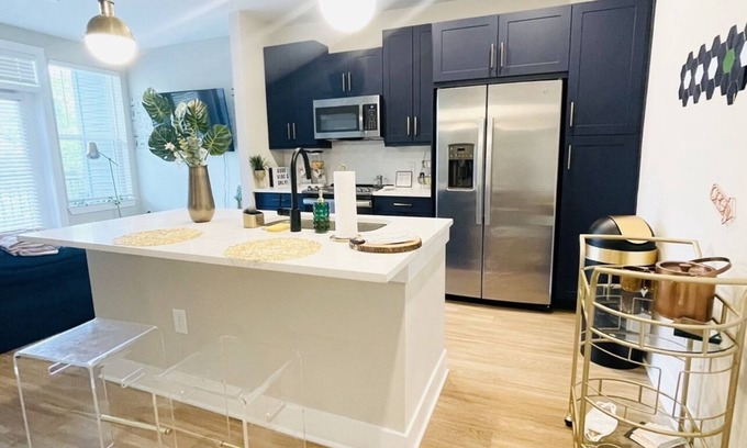 Summerhill Condominio | The Golden Retreat | 12pm check out 12 mins from AIRPORT