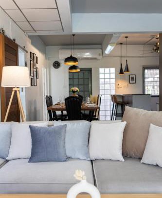 Lat Krabang Casa | The Golden Room Suvarnabhumi