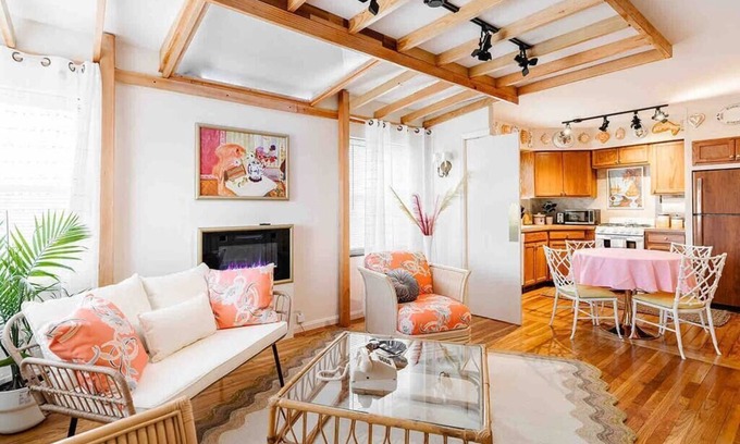Roselawn Finance Apartamento | The Golden Suite: themed getaway!