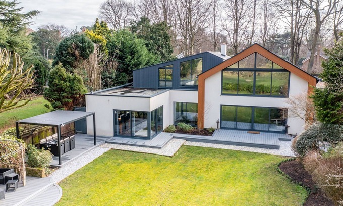 Birkenhead Cabaña | THE GOLF HOUSE, pet friendly, luxury holiday cottage in Birkenhead