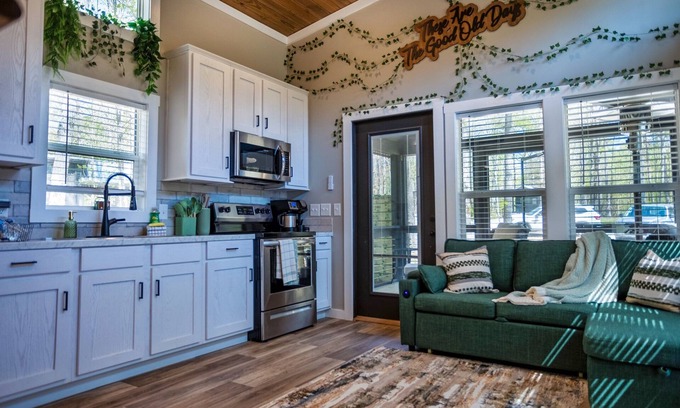 Tracy City Cabina | The Good Old Days at The Retreat at Deer Lick Falls Phase II