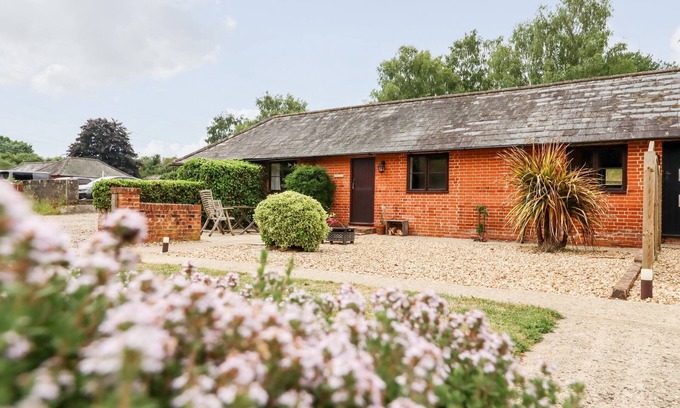 Colchester Cabaña | THE GRANARY, pet friendly, character holiday cottage in Polstead