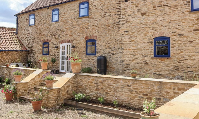Dalby Casa | THE GRANARY, pet friendly, character holiday cottage in Slingsby