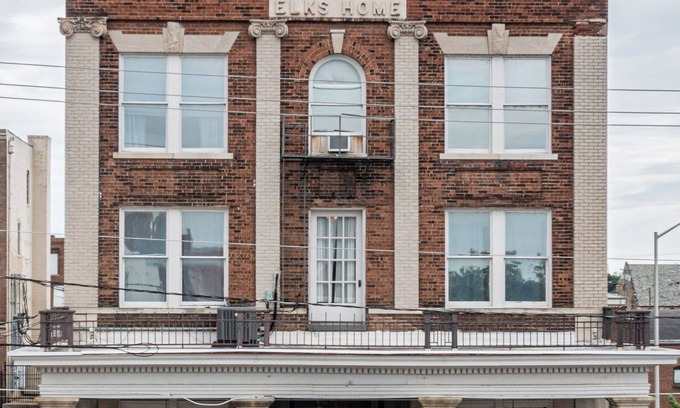 Lowertown Arts District Apartamento | The Grand Apartment: A Historical Paducah Gem