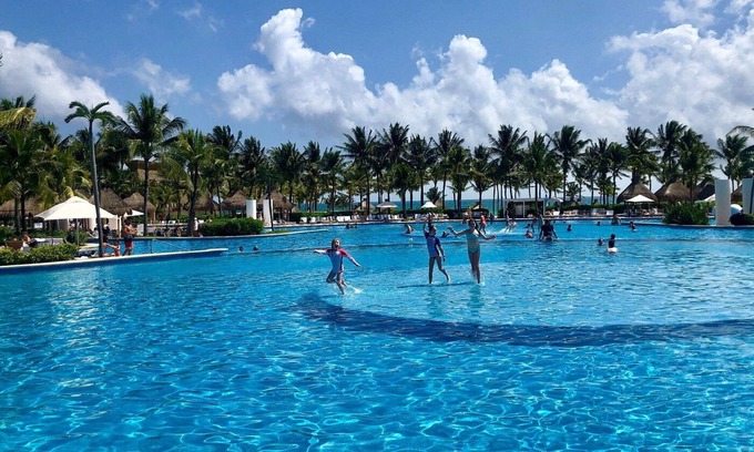 Alfredo V. Bonfil Complejo | The Grand Bliss 2 Bedroom Master Suite