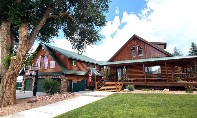 Parowan Cabina | The Grand Circle Homestead & Retreat