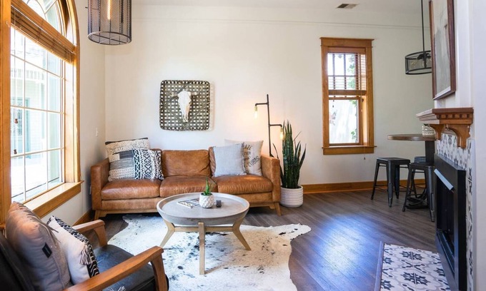 Five Points Apartamento | The Grand Curtis | Beer + Wine| Sleeps 4