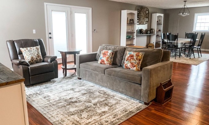Campbellsville Apartamento | The Grand Escape - Central Kentucky Green River Vacation Stay