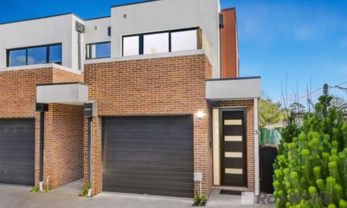 Dandenong Casa | The Grand Luxe Villa (Unit 3/64)